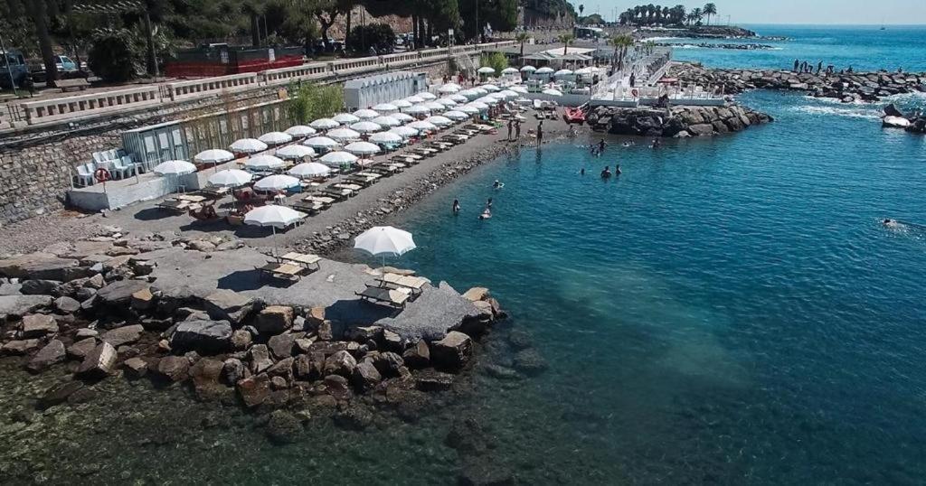 Hotel Kristina Imperia Exterior foto